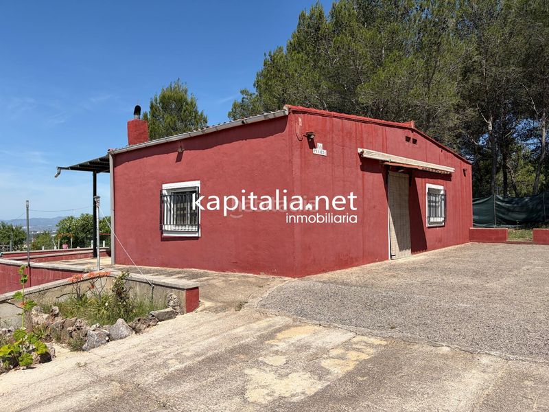 Foto 374f5613-6a76-43a9-9825-4656859d80a4. Xalet amb aparcament a Albaida