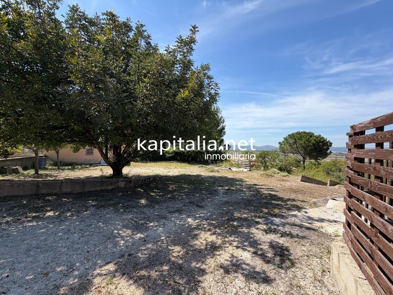 Foto 8c494868-6d0d-4f88-9fec-2da90ba2873c. Xalet amb aparcament a Albaida