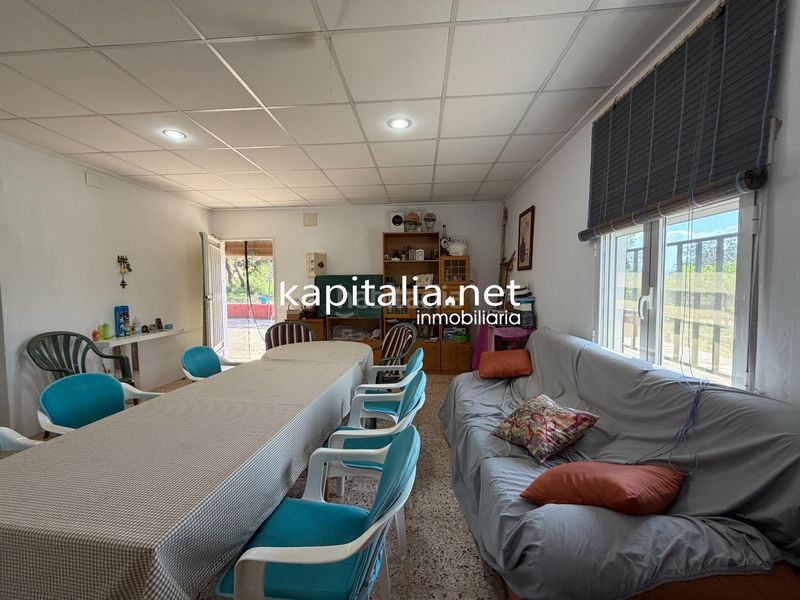 Foto c3785d58-6eee-47e1-8a3d-37c20adb063e. Xalet amb aparcament a Albaida