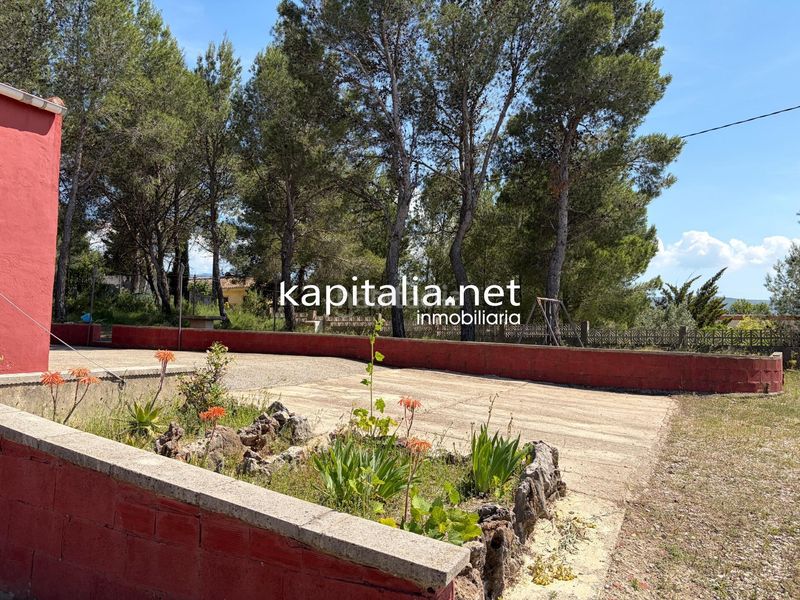 Foto fb92a109-35b6-426d-8d7d-0218d3b7a224. Xalet amb aparcament a Albaida