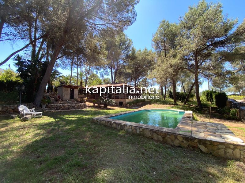 Foto a209b35f-b20c-41c2-9c19-cc8fb8c2845e. Xalet amb piscina a Alberic