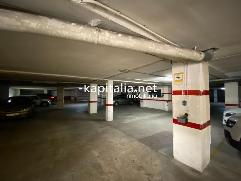 Foto 9747cbd9-4850-449a-b73f-684f26922444. Aparcament cotxe a Xàtiva
