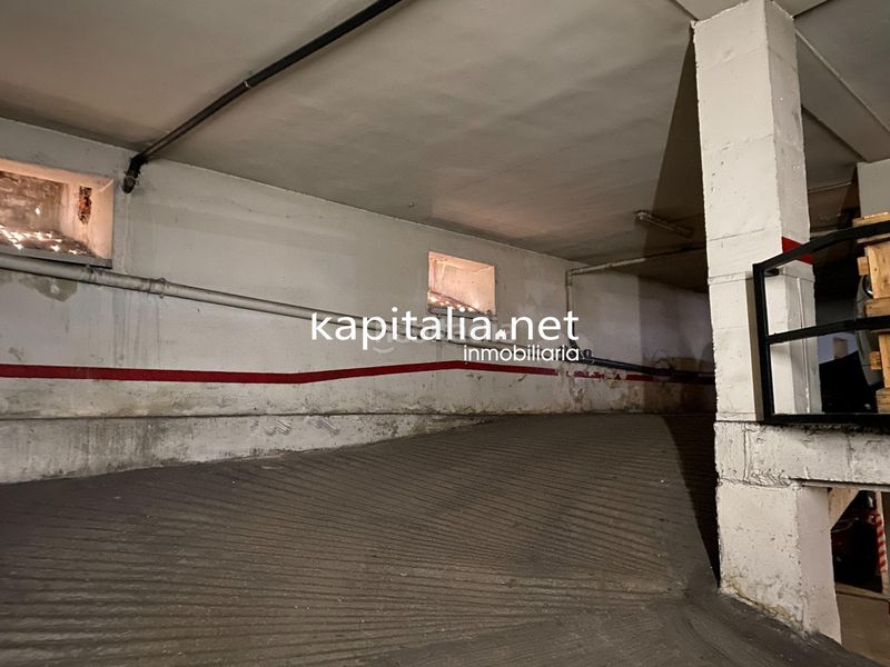 Foto a8afb898-f301-46bf-bda7-96a4b315af4b. Aparcament cotxe a Xàtiva