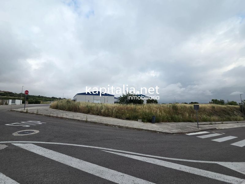 Foto c4d7c5a2-1150-411f-a428-e4b85cdbda74. Area edificabile industriale in Agullent