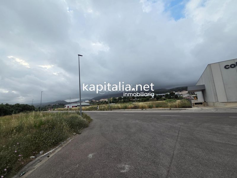 Foto eb473548-fc05-45c7-905c-ea2d5ddd1176. Area edificabile industriale in Agullent