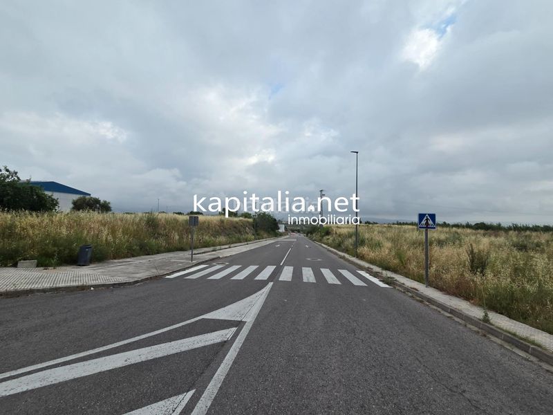 Foto f53199e5-fca8-4bdd-a73f-5205ed90aba3. Area edificabile industriale in Agullent