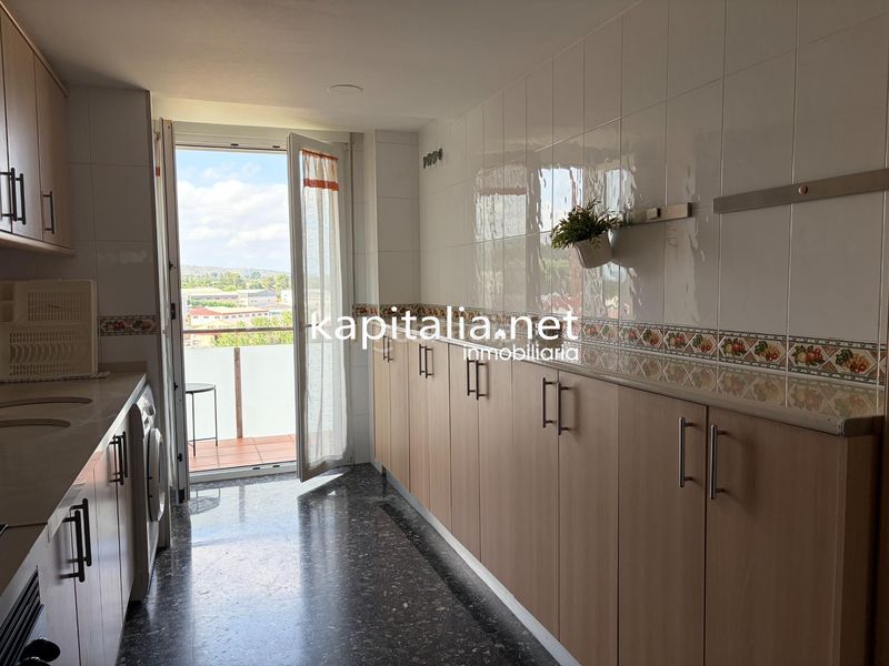 Foto 96330f56-d14b-4461-9e35-08d4fa9e3878. Pis amb aparcament a Centro Ontinyent