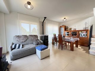 Casa adossada a Fontanars dels Alforins. Adosado a la venta en fontanars dels alforins