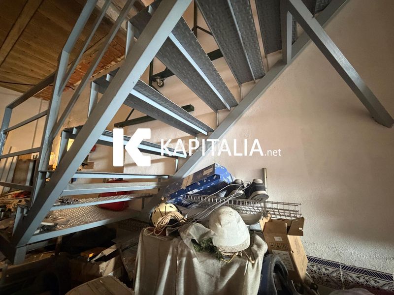 Foto d2f29a34-f913-4ad8-b07d-d5fe0f5347e8. Casa amb aparcament a Llutxent