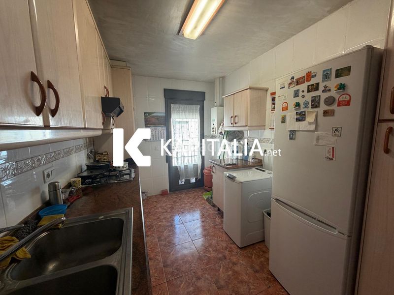 Foto d998e9b8-7a27-4dd8-8be1-e5b44fe0127e. Casa amb aparcament a Llutxent