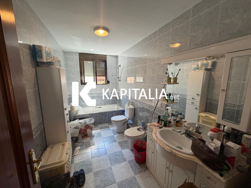 Foto e810b511-50ec-4f42-84f1-ce5983bd03c9. Casa amb aparcament a Llutxent