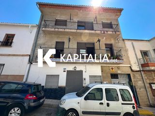 Casa in Llutxent. Amplia casa en venta en llutxent con garaje, balcón y un sinfín