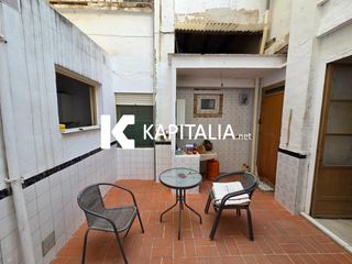Haus in Centro. Gran casa a la venta en planta baja con patio y buhardilla