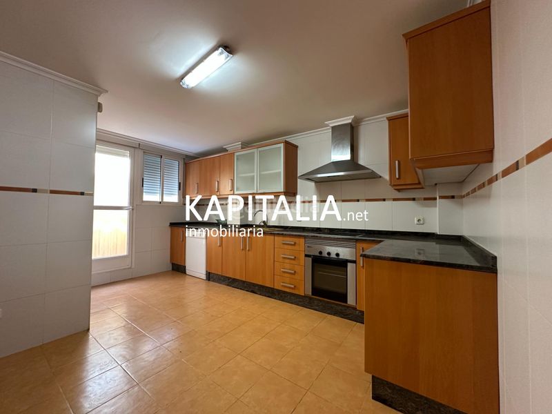 Foto 117e8c1b-a25e-4ca6-b6dd-d3272ce2e6a0. Casa amb aparcament a Novetlè