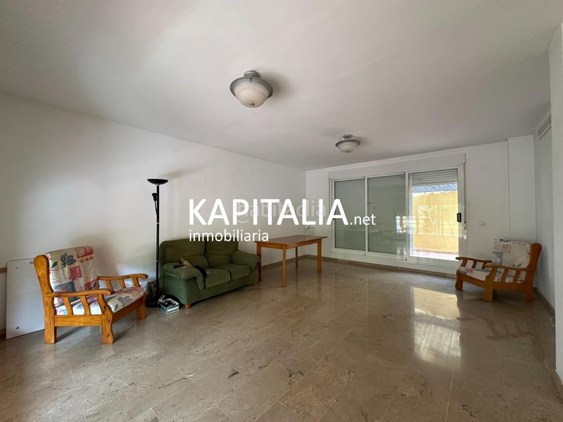 Foto 5b6a594b-4185-486b-aad1-6130423a5abc. Casa amb aparcament a Novetlè