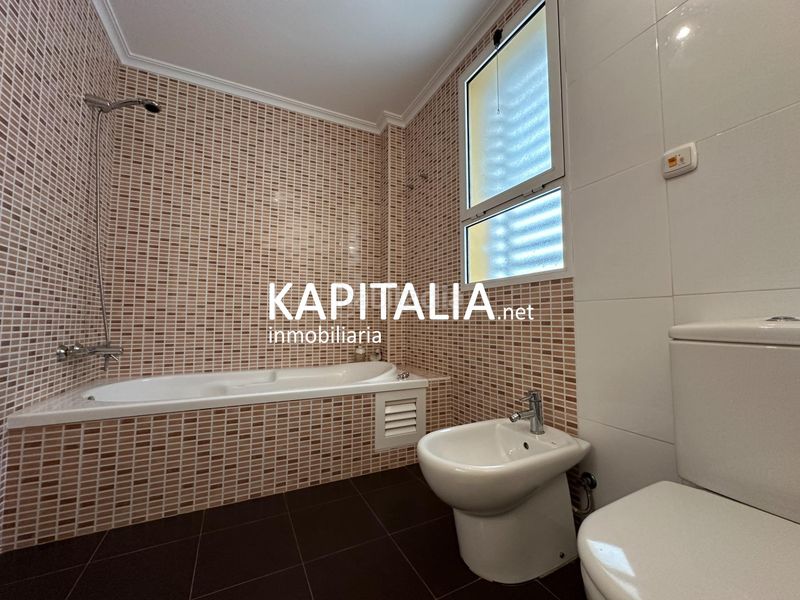 Foto ef6ea0b1-0a85-42d2-ae12-625bb9b834d5. Casa amb aparcament a Novetlè