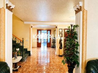 Country house in Otos. Gran casa a la venta en otos