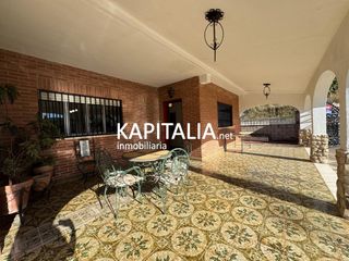 Chalet in Sant Josep-Zona Hospital. Chalet independiente en venta en ontinyent con piscina y gran pa
