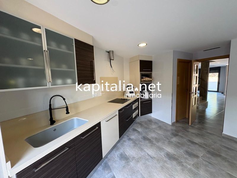 Foto 1395eb52-473a-44ea-862f-aa59d45bb17b. Reihenhaus mit parking pool in Alcúdia de Crespins (l´)