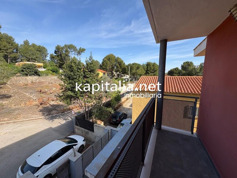 Foto 2d329fa0-080b-4973-8d26-08ed22b4781f. Reihenhaus mit parking pool in Alcúdia de Crespins (l´)