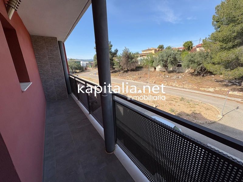 Foto 97805d66-1206-459a-97c4-f48cf76e375f. Reihenhaus mit parking pool in Alcúdia de Crespins (l´)