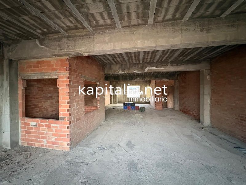 Foto 40fa0644-a9e1-460f-bd9d-3562f50c7949. Casa edificio de 3 plantas para terminar de construir a la venta en Manuel