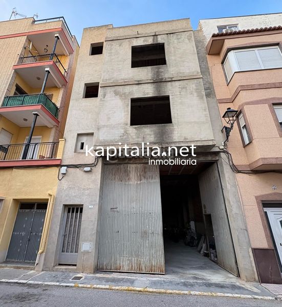 Foto 67e02639-f851-4dc0-97e6-5a5537a82574. Casa edificio de 3 plantas para terminar de construir a la venta en Manuel