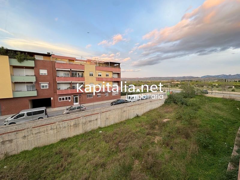 Foto 7334ec55-a889-4df8-ab44-ac0bd0e51c09. Casa edificio de 3 plantas para terminar de construir a la venta en Manuel