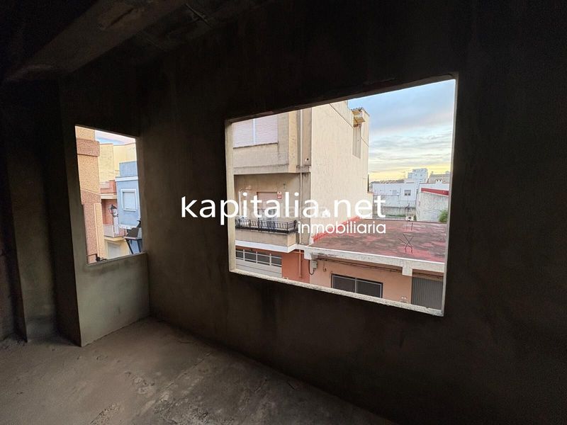 Foto 8b59cfbd-bc6b-47db-8d94-41b0c25c53e9. Casa edificio de 3 plantas para terminar de construir a la venta en Manuel