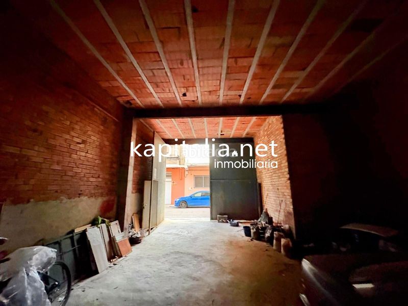 Foto 8e173372-a282-4055-83fd-b77e149a29d5. Casa edificio de 3 plantas para terminar de construir a la venta en Manuel
