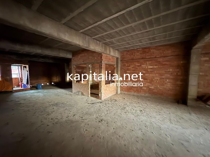 Foto 92141a64-9ff4-4f56-9bbb-6f52cd54d6b6. Casa edificio de 3 plantas para terminar de construir a la venta en Manuel