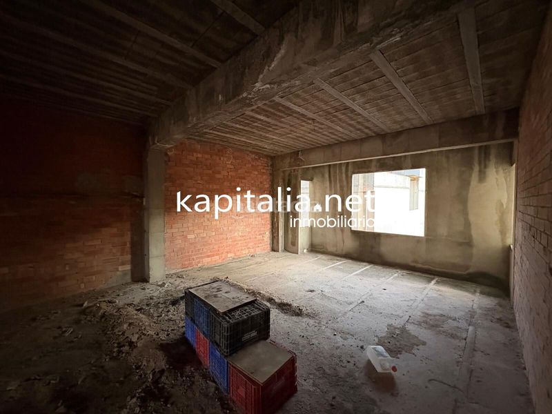 Foto ab4dff1b-f449-475c-a234-644655eb85c4. Casa edificio de 3 plantas para terminar de construir a la venta en Manuel