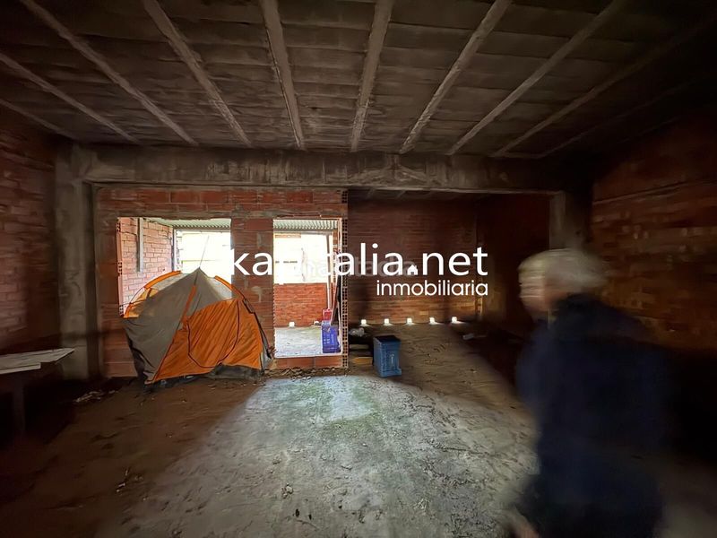 Foto f6feec7e-ca8f-43f1-b1fc-e248ee131d1f. Casa edificio de 3 plantas para terminar de construir a la venta en Manuel