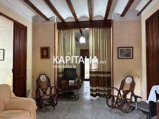 Haus in Cerdà. Casa en venta en cerdà con cochera, patio interior y chimenea, i