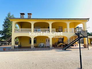 Xalet a Agullent. Amplio chalet a la venta en agullent  valencia