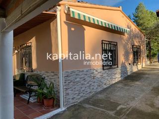 Xalet a El Llombo. Casa de campo con acuífero propio y con terreno para cultivar.