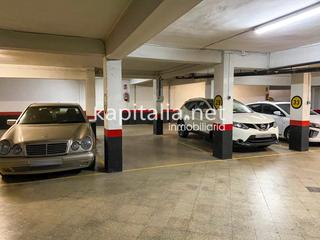 Aparcament cotxe a Centro. Plaza de garaje a la venta o en alquiler en zona concepción, ont