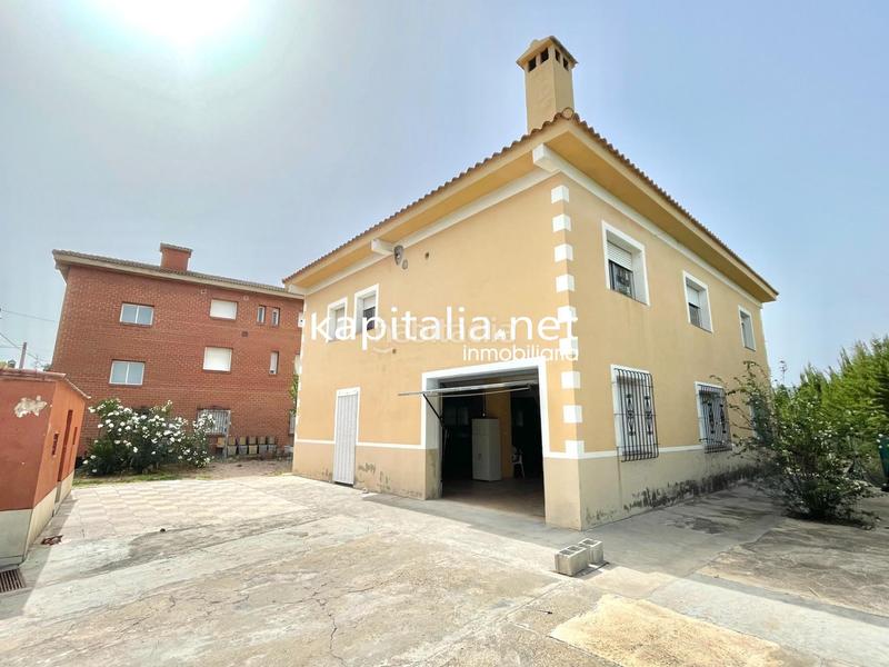Foto 36306bdb-5fe0-4a9f-bc23-19716d485eac. Chalet  a la venta a 1km de la población, en Ontinyent