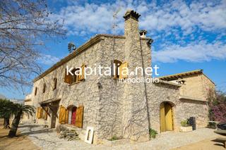 Casa a Montesa. Espectacular masía rústica a la venta muy próxima a xátiva
