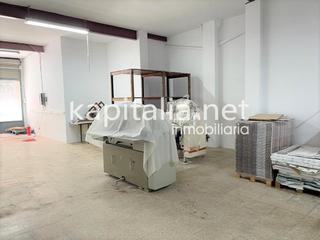 Local commercial à El Llombo. Local comercial a la venta en ontinyent, zona el llombo.