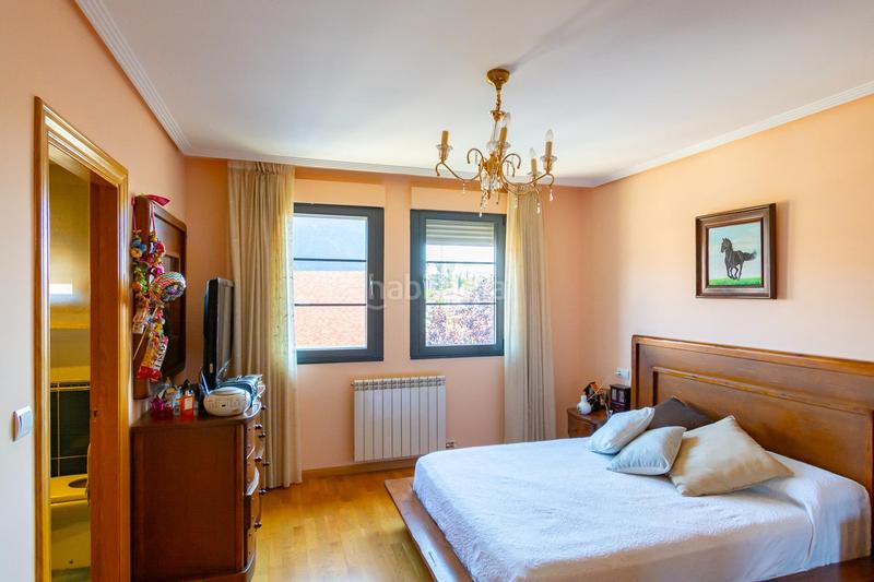 Foto 11a4380b-8f41-46b2-96e6-cdba5b5ef61f. Chalet mit heizung parking in San Andrés del Rabanedo pueblo San Andrés del Rabanedo