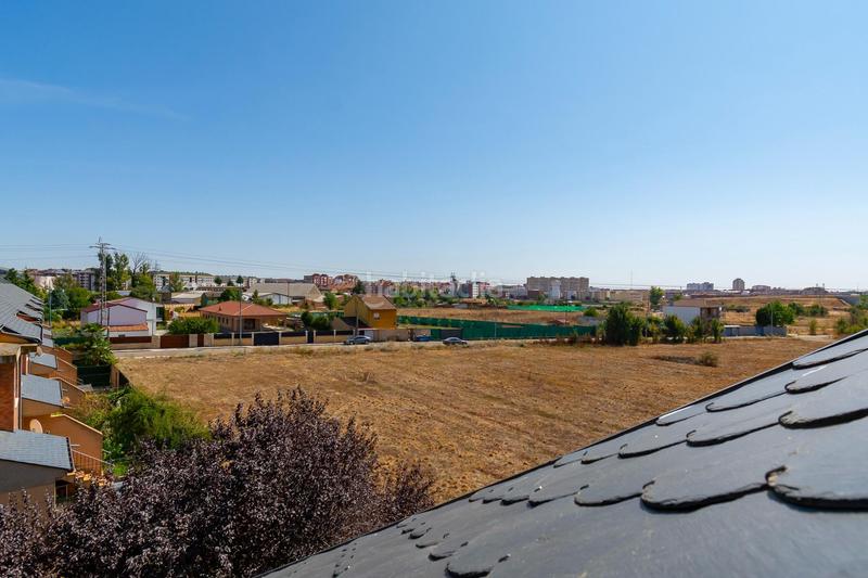 Foto 31c98765-bd00-41ad-b25a-cbda9904a4fb. Chalet mit heizung parking in San Andrés del Rabanedo pueblo San Andrés del Rabanedo