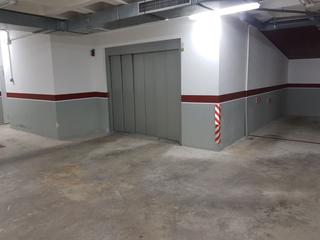 Car parking in Calle Capitán Alarcón