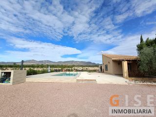 Chalet  Camino san cayetano. Chalet con terreno