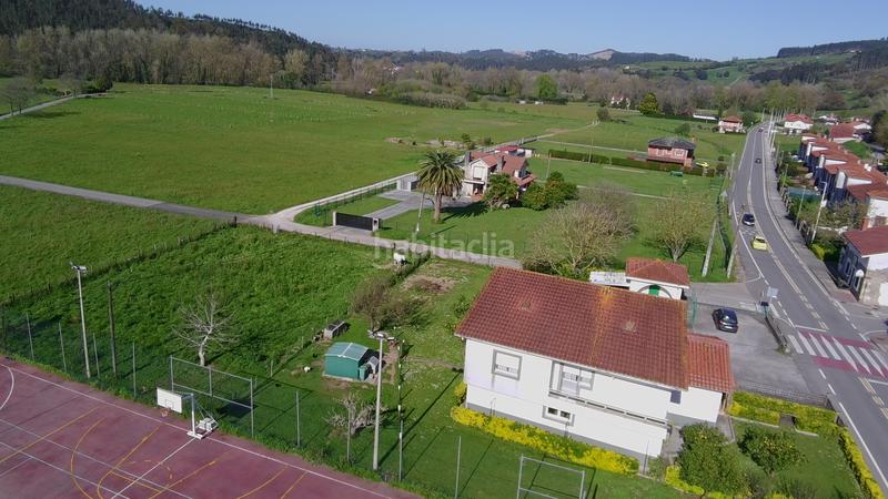 Foto f28ce5e5-4d5e-4fd0-baa8-3c05aa38c545. Casa amb calefacció aparcament a Barcenilla Piélagos