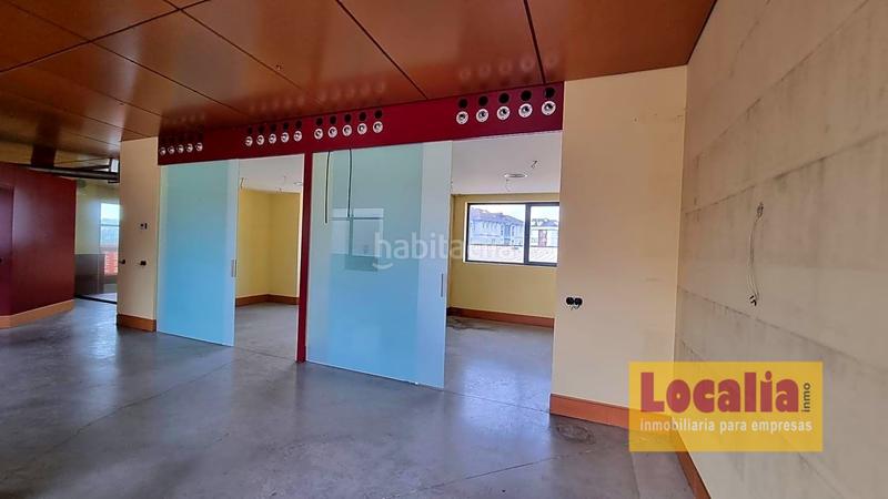 Foto 2ed6641d-2d27-4e0f-b309-fafb8eda422b. Oficina amplias oficinas en el centro empresarial el zoco en Santander