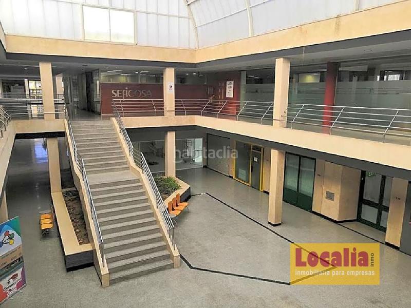Foto 4c482f63-2392-42e4-9ee6-04fc853a3495. Oficina amplias oficinas en el centro empresarial el zoco en Santander