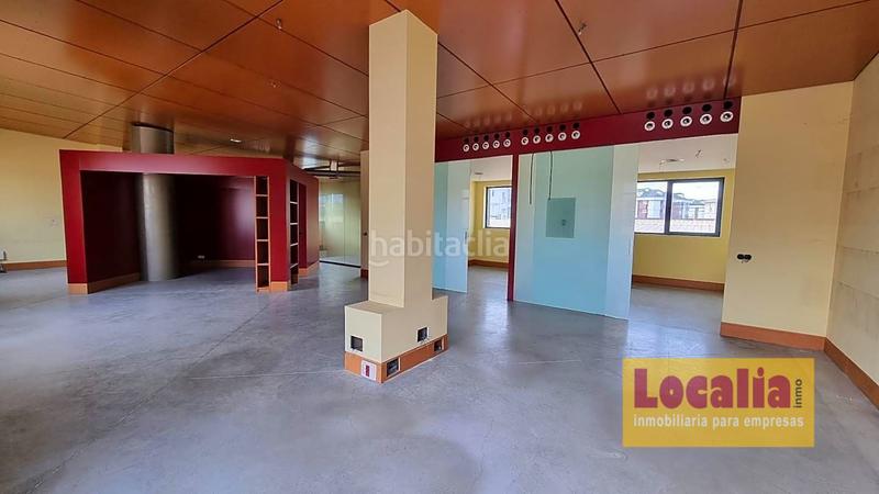 Foto e6be87ed-d81f-4472-9919-545aca54b9af. Oficina amplias oficinas en el centro empresarial el zoco en Santander