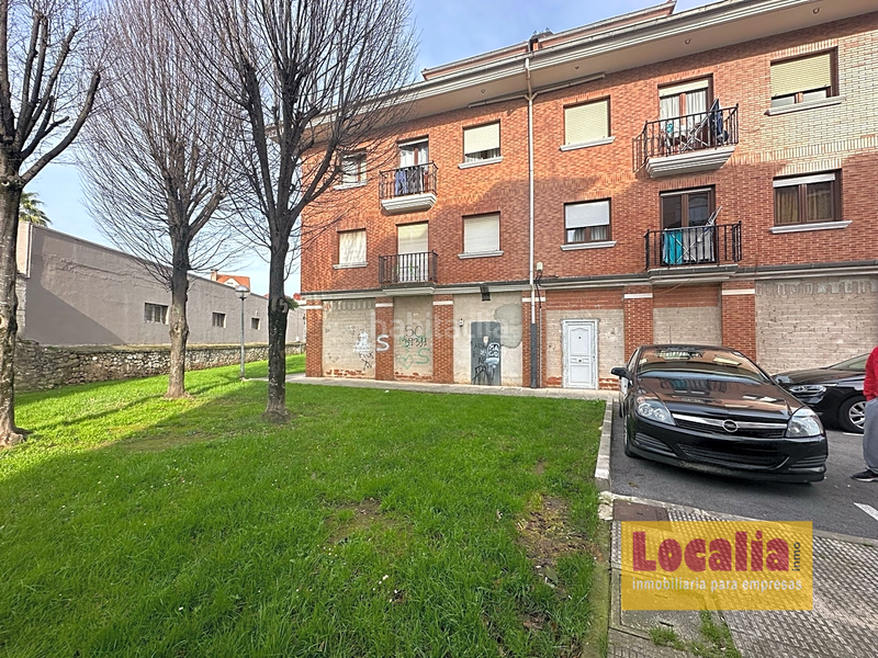 Foto 6aaafe13-eb73-4703-b619-9027a47810e7. Alquiler local comercial localia inmobiliaria te ofrece un local diáfano en bruto, ubicado en los bajos de un edificio residencial en el centro de santiago en Cartes