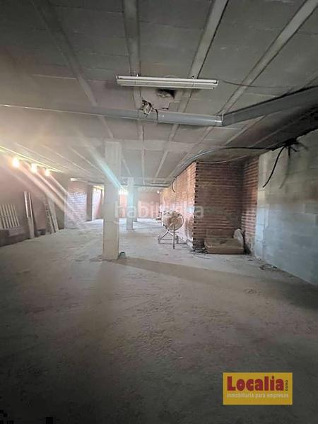 Foto 8c44fdbf-da7d-41b9-b0af-cdc0ae1d3aa0. Alquiler local comercial localia inmobiliaria te ofrece un local diáfano en bruto, ubicado en los bajos de un edificio residencial en el centro de santiago en Cartes